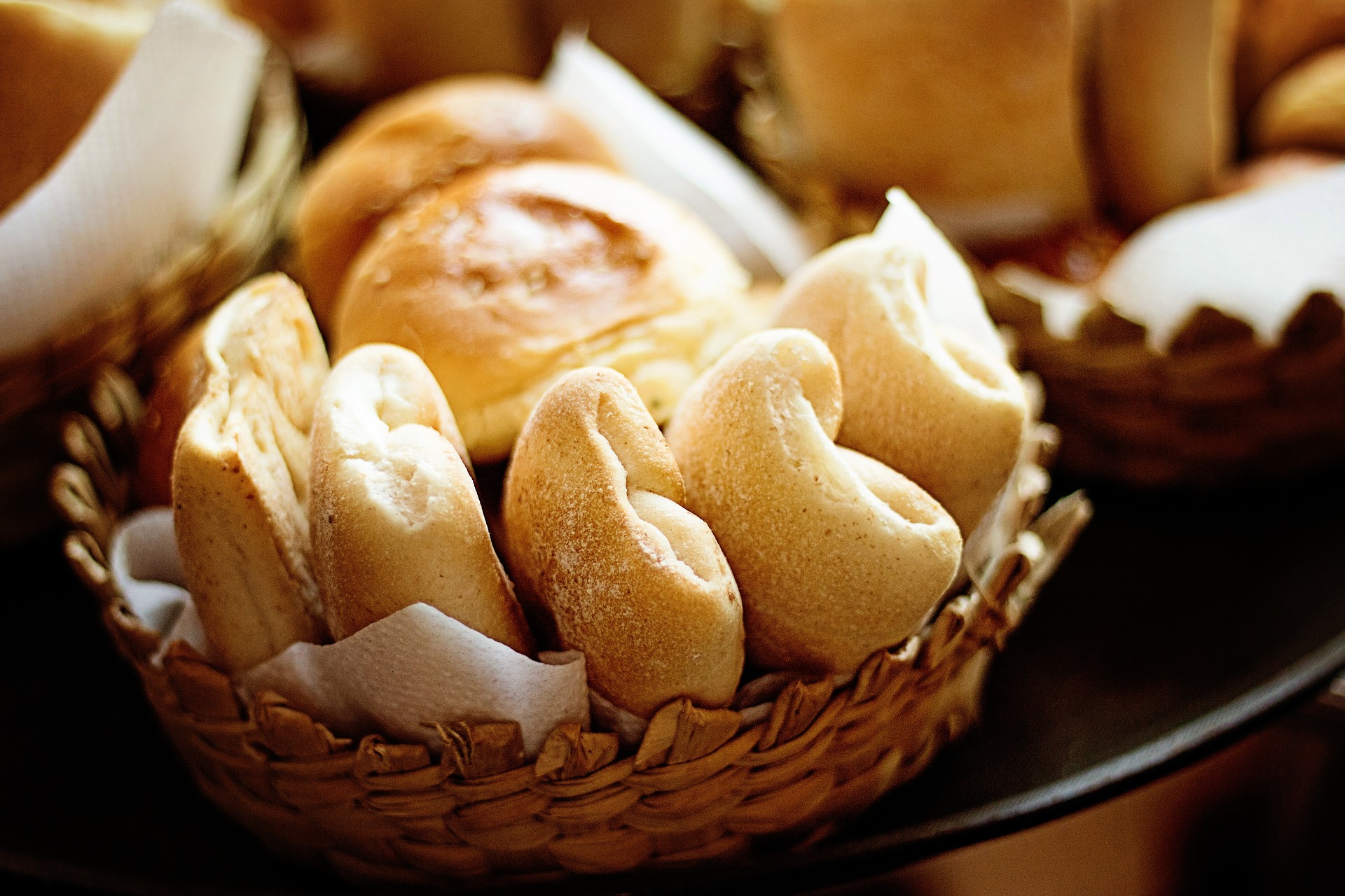 האם יש הבדל בריאותי בין לחם לבן לפיתה?