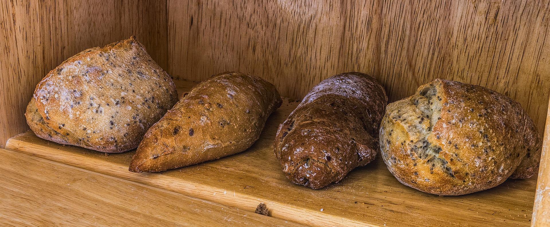 האם לחם מקמח כוסמין בריא יותר מלחמניית כוסמין?